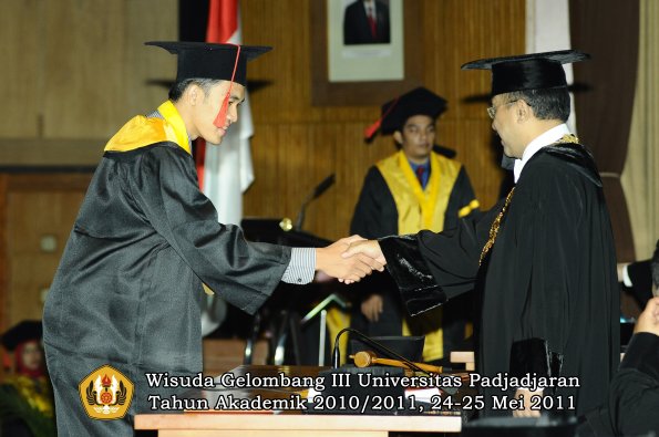 wisuda-fakultas-hukum-oleh-rektor-123