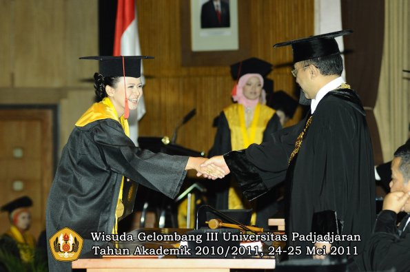 wisuda-fakultas-hukum-oleh-rektor-126