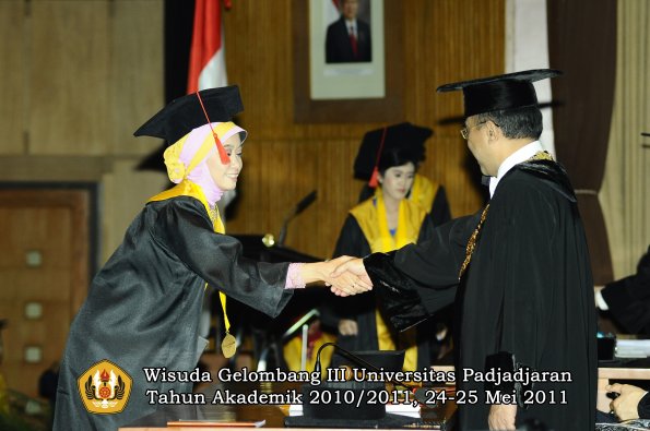 wisuda-fakultas-hukum-oleh-rektor-128