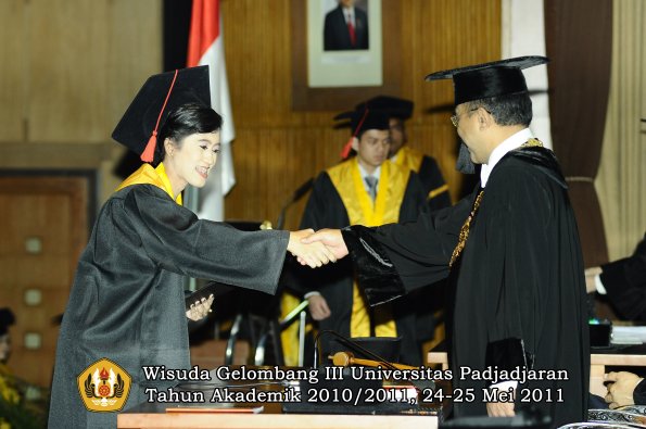 wisuda-fakultas-hukum-oleh-rektor-129