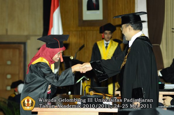 wisuda-fakultas-hukum-oleh-rektor-132