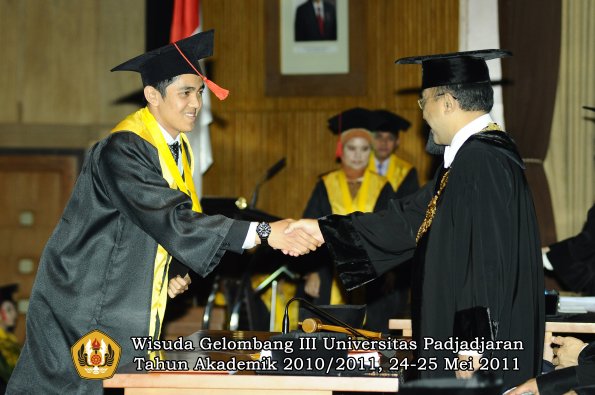 wisuda-fakultas-hukum-oleh-rektor-133