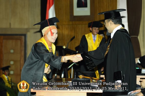 wisuda-fakultas-hukum-oleh-rektor-134