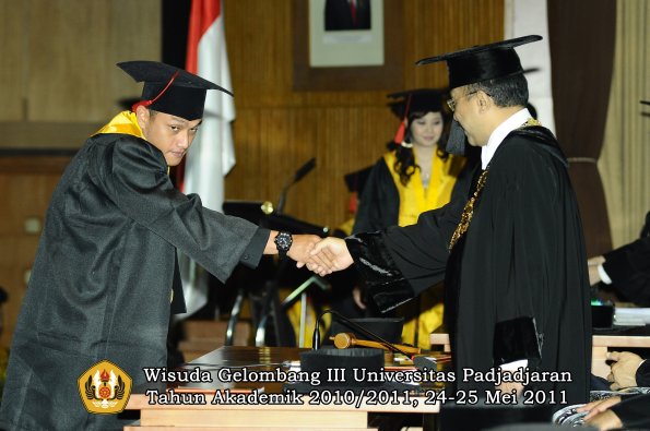 wisuda-fakultas-hukum-oleh-rektor-135