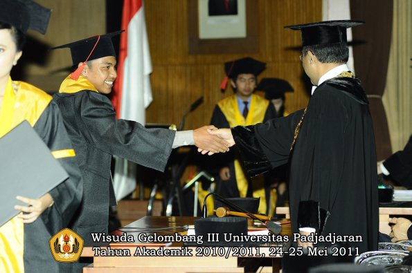 wisuda-fakultas-hukum-oleh-rektor-138