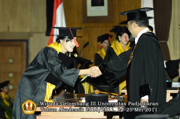 wisuda-fakultas-hukum-oleh-rektor-140