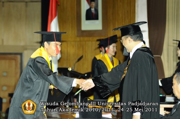 wisuda-fakultas-hukum-oleh-rektor-142