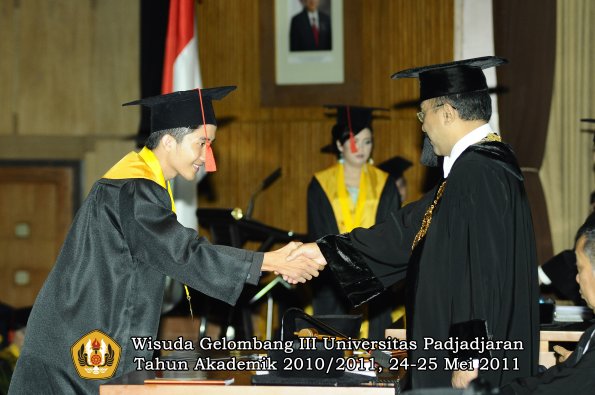 wisuda-fakultas-hukum-oleh-rektor-143