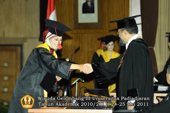 wisuda-fakultas-hukum-oleh-rektor-150