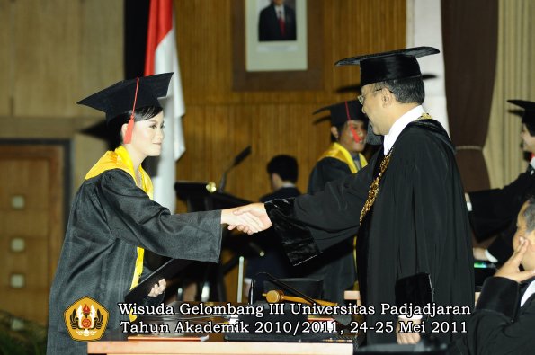 wisuda-fakultas-hukum-oleh-rektor-151