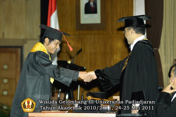 wisuda-fakultas-hukum-oleh-rektor-152