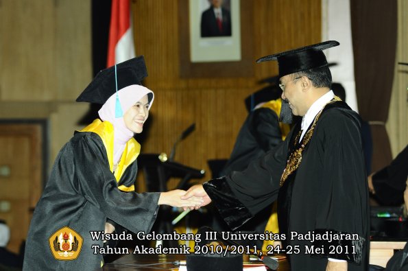 wisuda-fakultas-sastra-oleh-rektor-002