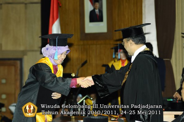 wisuda-fakultas-sastra-oleh-rektor-008