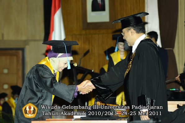 wisuda-fakultas-sastra-oleh-rektor-019