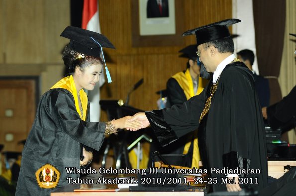 wisuda-fakultas-sastra-oleh-rektor-022