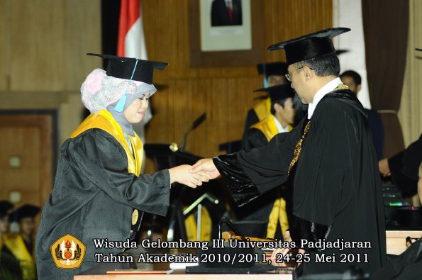 wisuda-fakultas-sastra-oleh-rektor-026