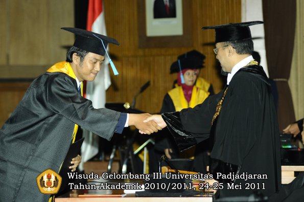 wisuda-fakultas-sastra-oleh-rektor-028