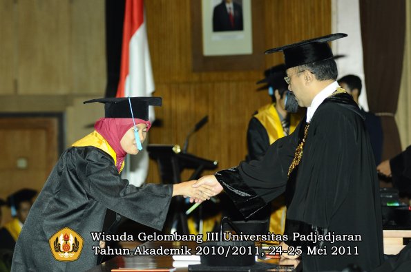 wisuda-fakultas-sastra-oleh-rektor-029