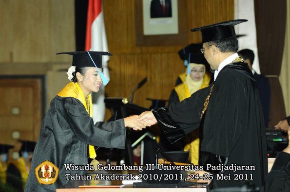 wisuda-fakultas-sastra-oleh-rektor-032