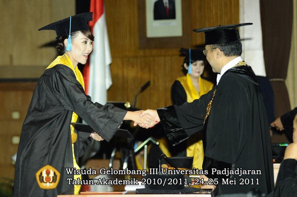 wisuda-fakultas-sastra-oleh-rektor-047