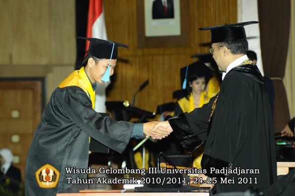 wisuda-fakultas-sastra-oleh-rektor-050