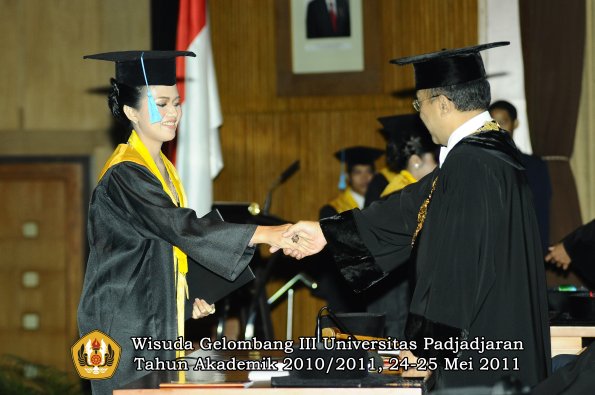 wisuda-fakultas-sastra-oleh-rektor-052