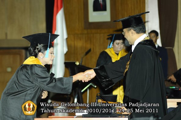 wisuda-fakultas-sastra-oleh-rektor-053