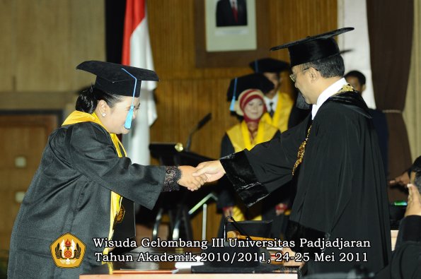 wisuda-fakultas-sastra-oleh-rektor-054