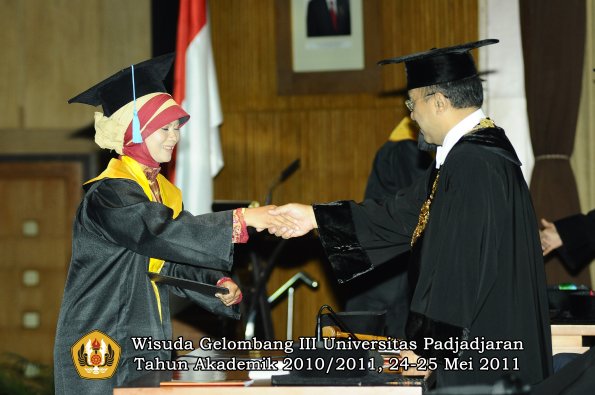 wisuda-fakultas-sastra-oleh-rektor-055