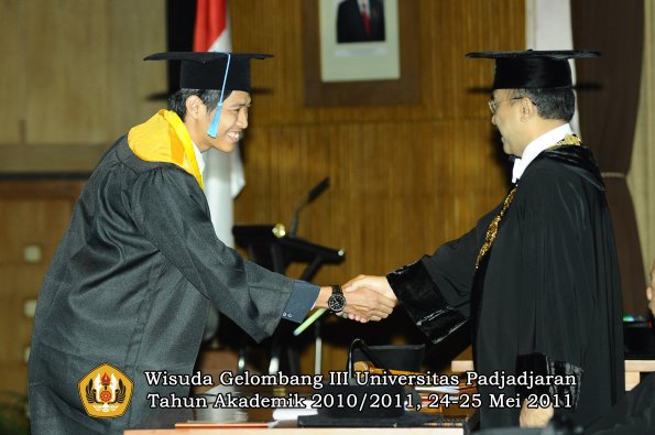 wisuda-fakultas-sastra-oleh-rektor-056