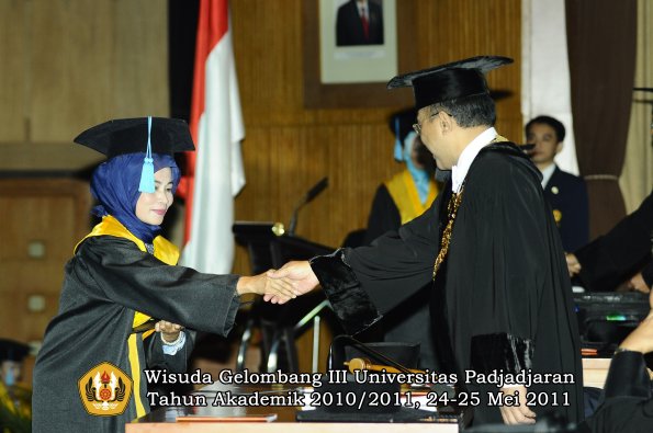 wisuda-fakultas-sastra-oleh-rektor-063