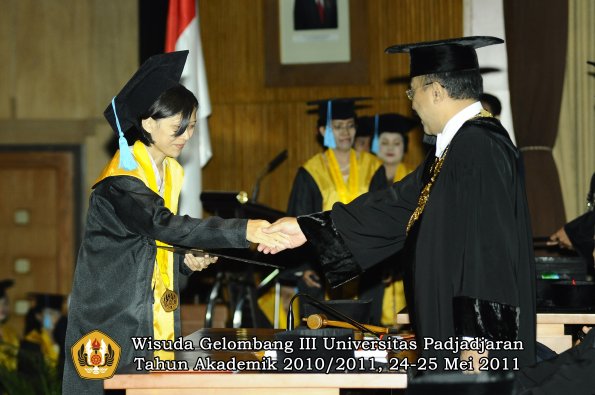 wisuda-fakultas-sastra-oleh-rektor-067