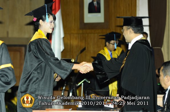 wisuda-fakultas-sastra-oleh-rektor-082