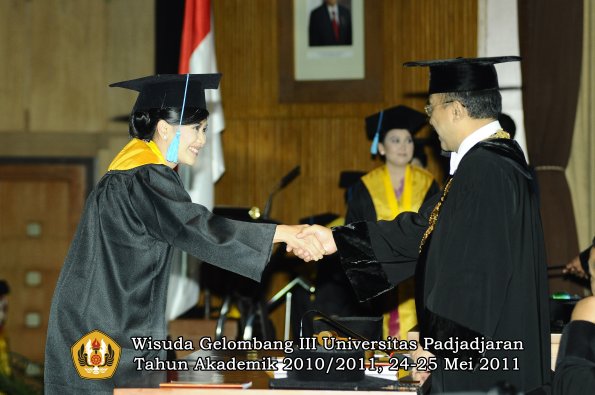 wisuda-fakultas-sastra-oleh-rektor-084