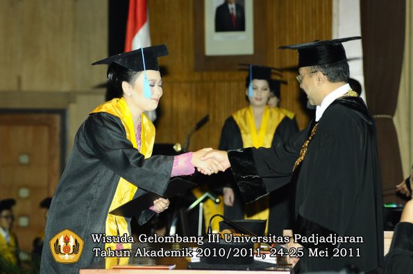 wisuda-fakultas-sastra-oleh-rektor-085