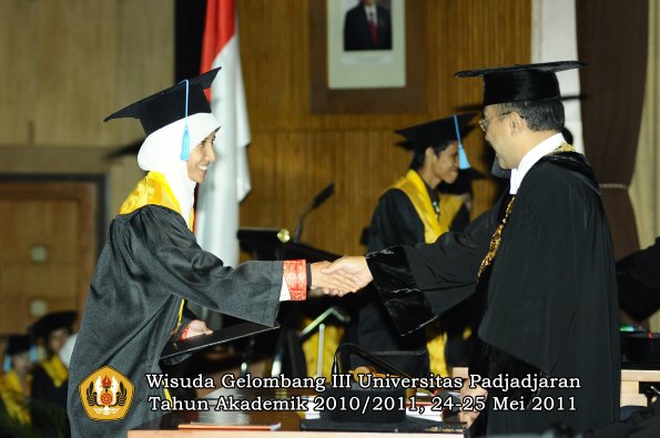 wisuda-fakultas-sastra-oleh-rektor-088