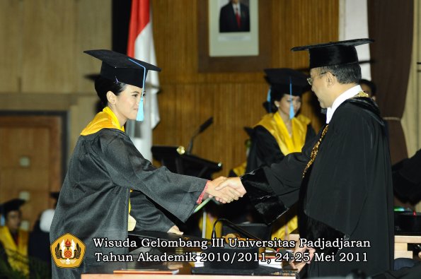 wisuda-fakultas-sastra-oleh-rektor-091