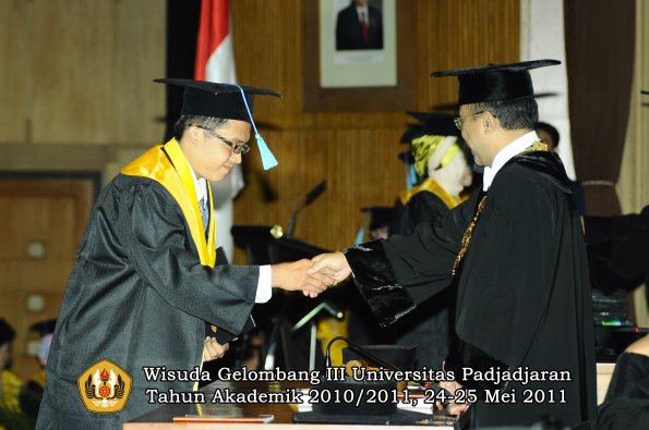 wisuda-fakultas-sastra-oleh-rektor-094