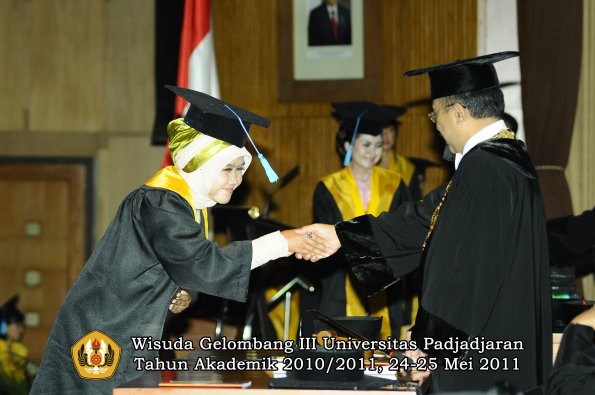 wisuda-fakultas-sastra-oleh-rektor-095