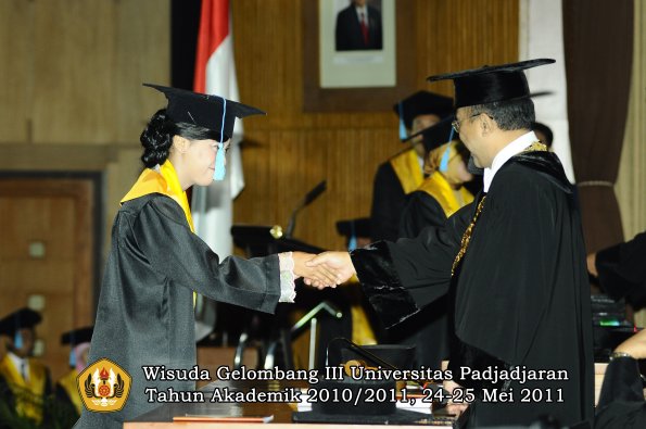 wisuda-fakultas-sastra-oleh-rektor-098