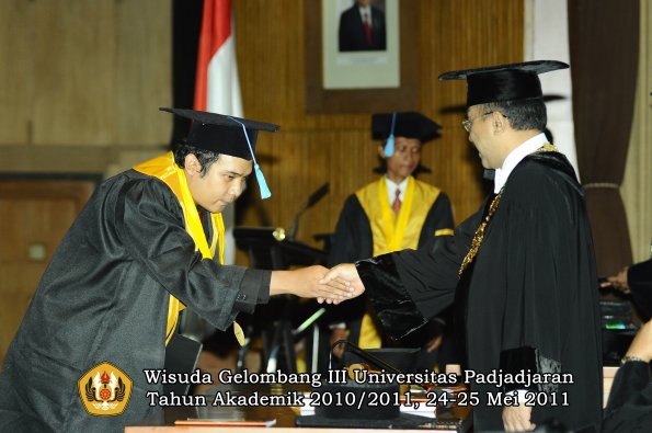 wisuda-fakultas-sastra-oleh-rektor-101