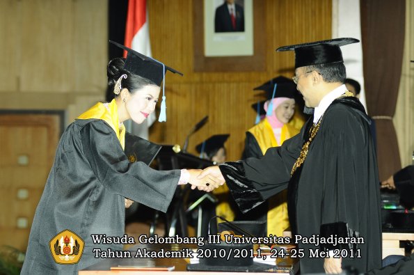 wisuda-fakultas-sastra-oleh-rektor-105