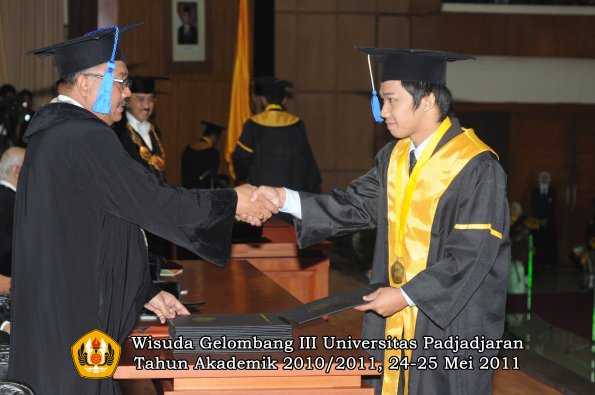 wisuda-fisip-oleh-dekan-161