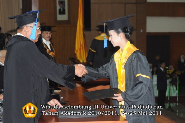 wisuda-fisip-oleh-dekan-164