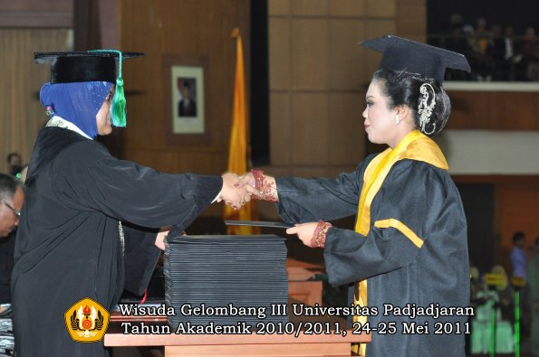 wisuda-fpik-oleh-dekan-001