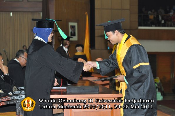 wisuda-fpik-oleh-dekan-043