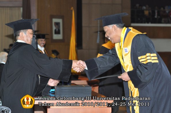 wisuda-pascasarjana-s3-s2-oleh-direktur-pasca-030