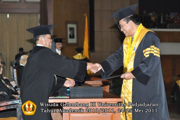 wisuda-pascasarjana-s3-s2-oleh-direktur-pasca-032