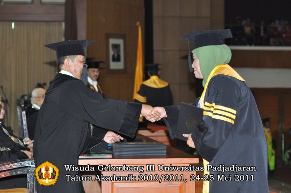 wisuda-pascasarjana-s3-s2-oleh-direktur-pasca-037