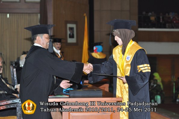 wisuda-pascasarjana-s3-s2-oleh-direktur-pasca-041